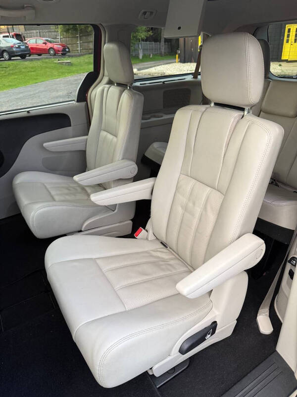 2013 Chrysler Town and Country Touring-L
