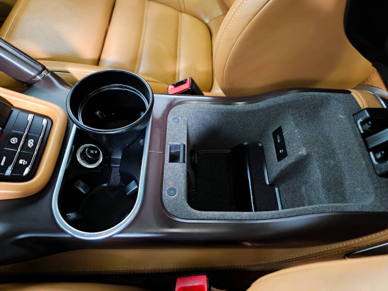 2016 Porsche Cayenne GTS