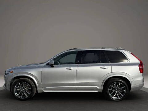 2017 Volvo XC90 T6 Momentum