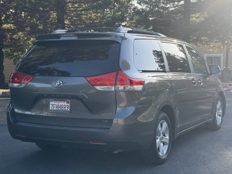2014 Toyota Sienna LE 8-Passenger