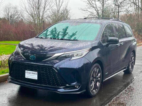 2021 Toyota Sienna for sale at CLEAR CHOICE AUTOMOTIVE in Milwaukie OR