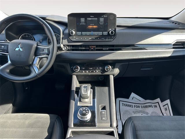 2024 Mitsubishi Outlander SE