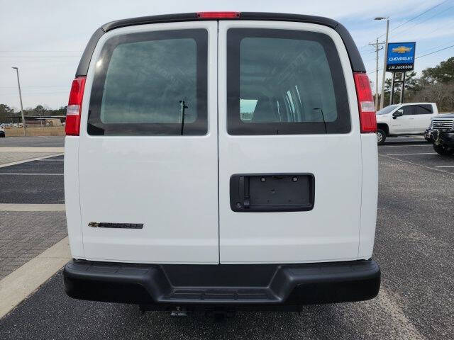 2025 Chevrolet Express 2500