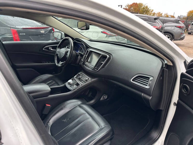 2017 Chrysler 200 Limited