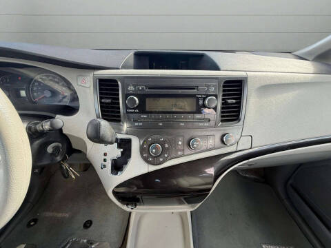 2013 Toyota Sienna L 7-Passenger