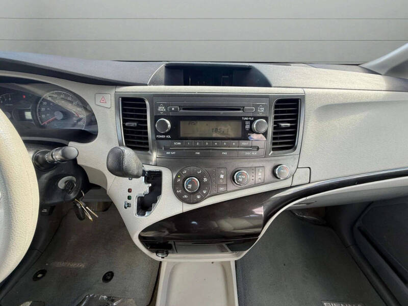 2013 Toyota Sienna L 7-Passenger