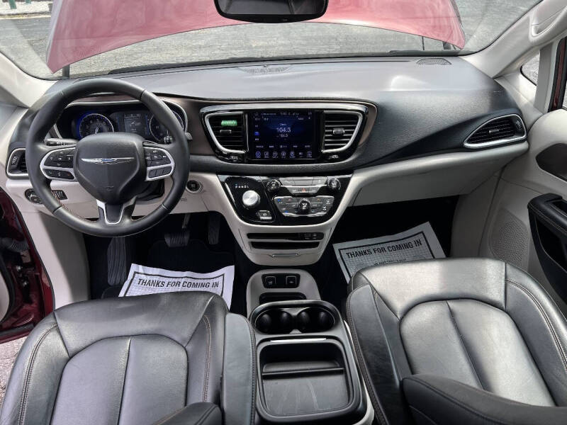2017 Chrysler Pacifica Touring-L
