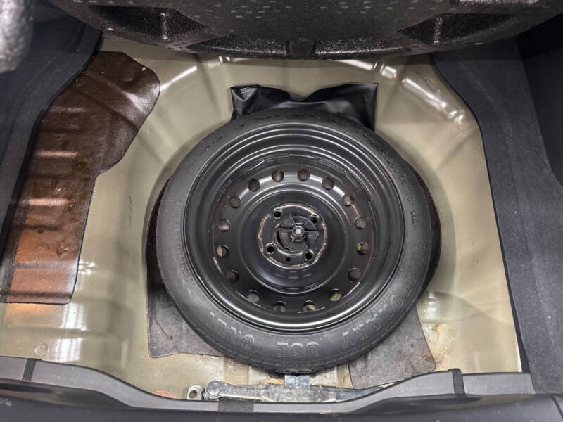 2011 Nissan Versa 1.8 SL
