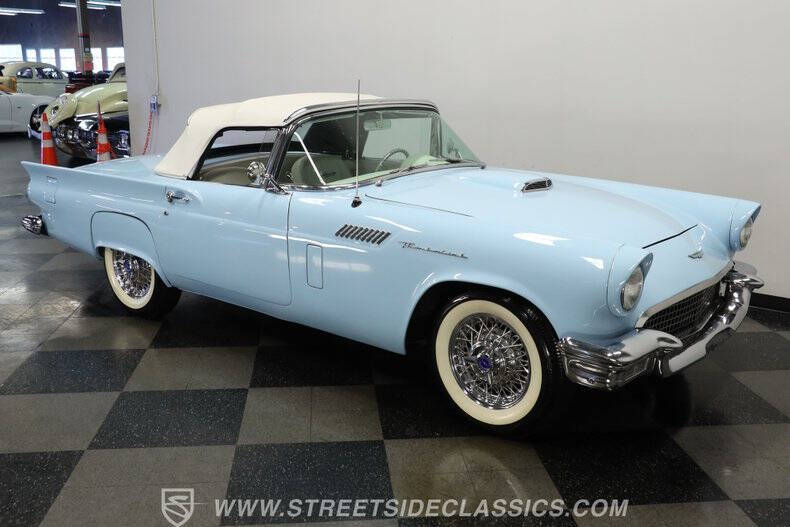 1957 Ford Thunderbird