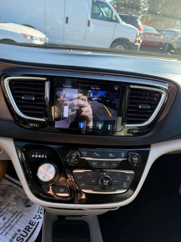 2017 Chrysler Pacifica Touring-L Plus