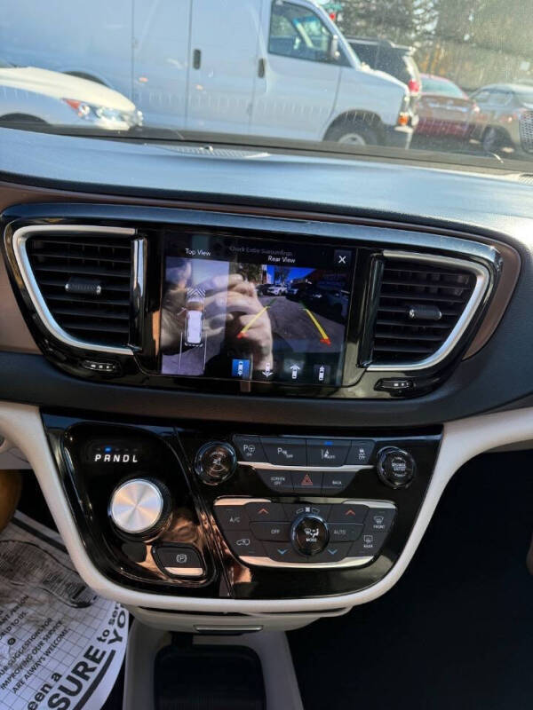 2017 Chrysler Pacifica Touring-L Plus