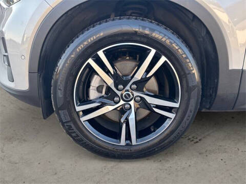 2023 Volvo XC40 B5 Plus Bright Theme