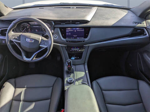 2025 Cadillac XT6 Luxury