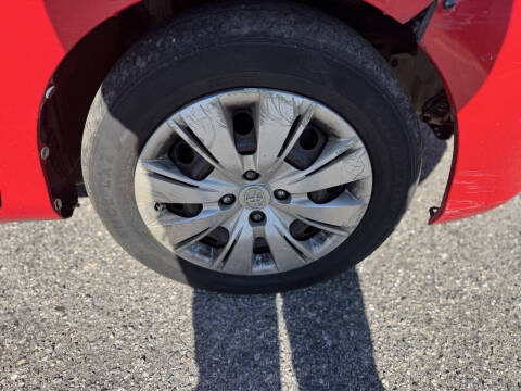 2014 Toyota Yaris 5-Door LE