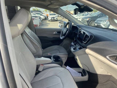 2017 Chrysler Pacifica Hybrid Platinum