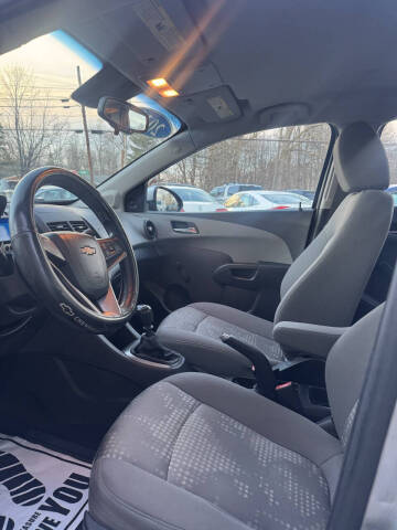 2013 Chevrolet Sonic LS Manual