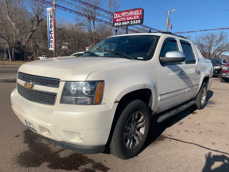 2013 Chevrolet Avalanche for sale at Dealswithwheels in Inver Grove Heights MN