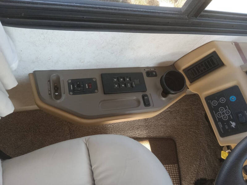 2002 Freightliner XC Chassis