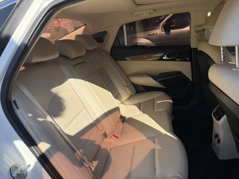 2017 Kia Cadenza Premium