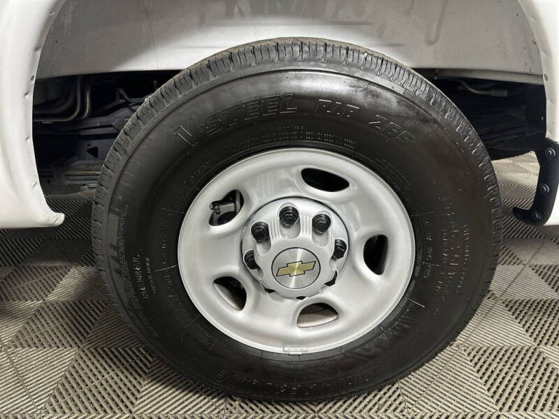 2025 Chevrolet Express LS 3500