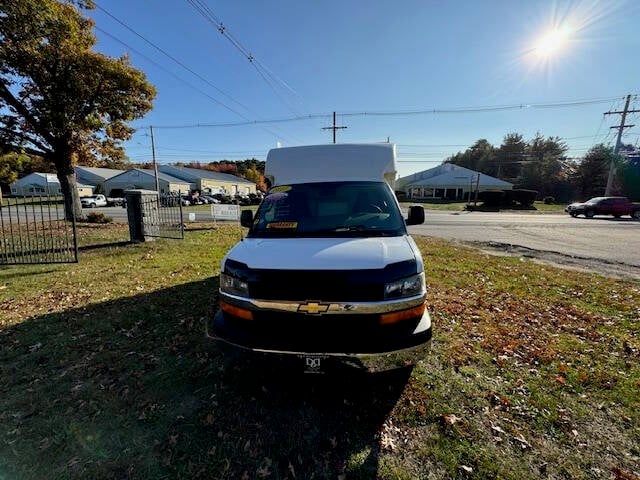 2017 Chevrolet Express Cutaway Base photo 4