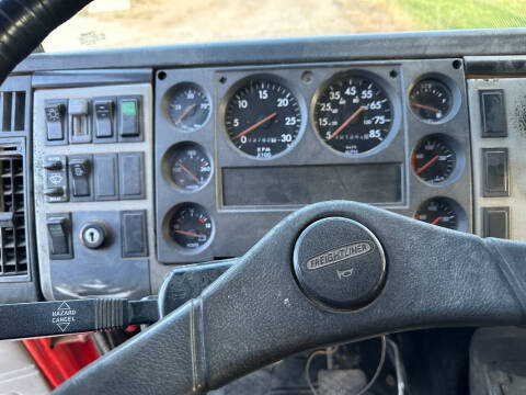 2000 Freightliner FL70