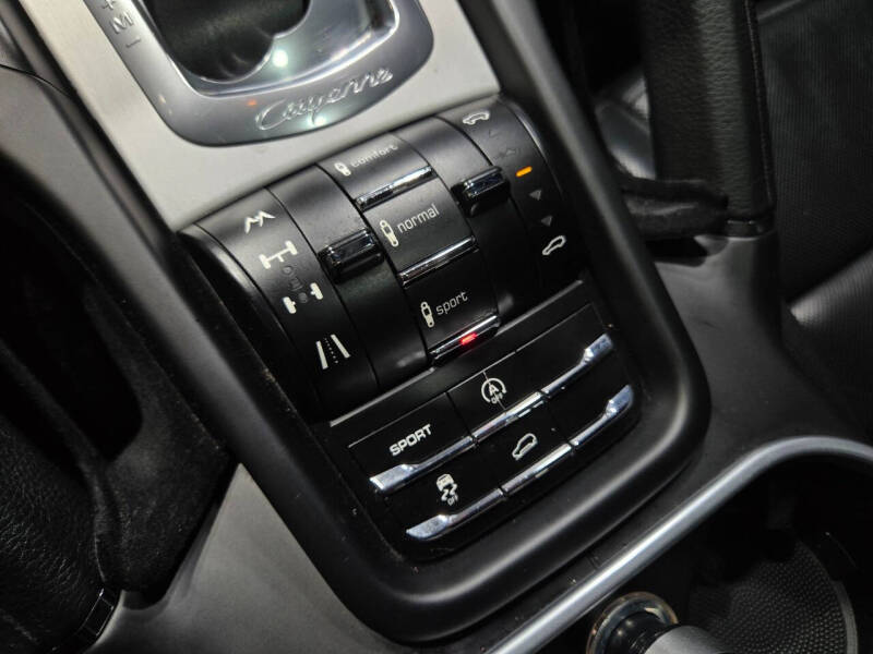 2013 Porsche Cayenne GTS