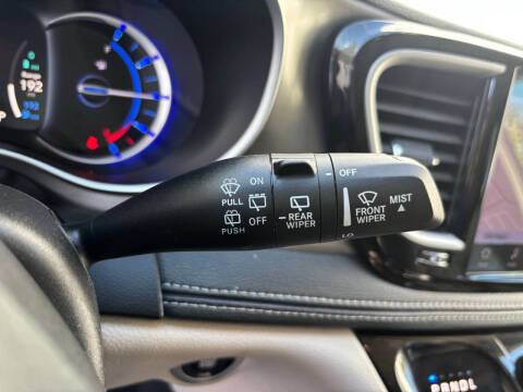 2024 Chrysler Pacifica Plug-In Hybrid Select