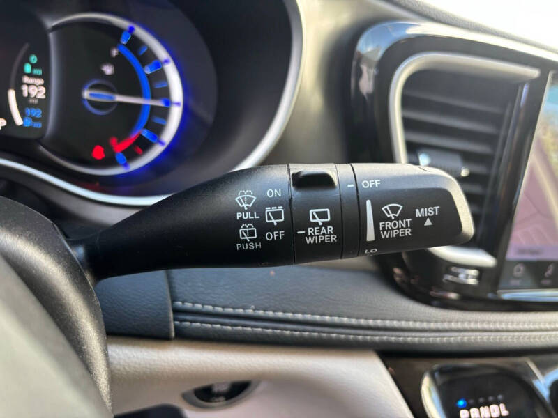 2024 Chrysler Pacifica Plug-In Hybrid Select