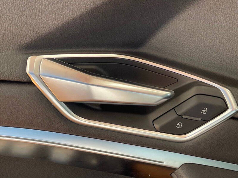 2022 Audi e-tron quattro Premium Plus