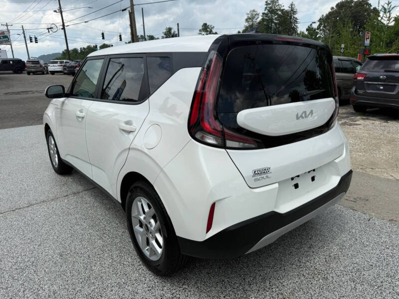 2024 Kia Soul LX