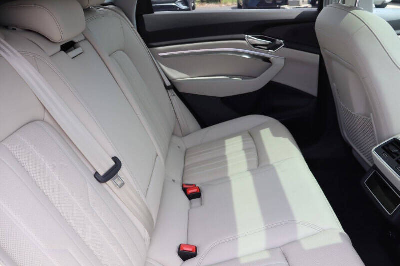 2024 Audi Q8 e-tron quattro Premium Plus