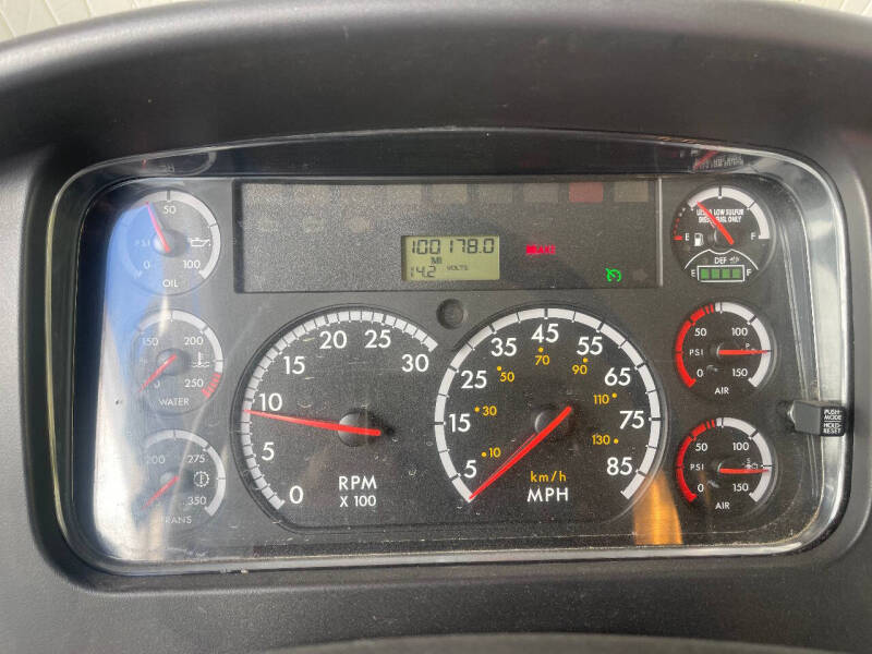 2014 Freightliner M2 106