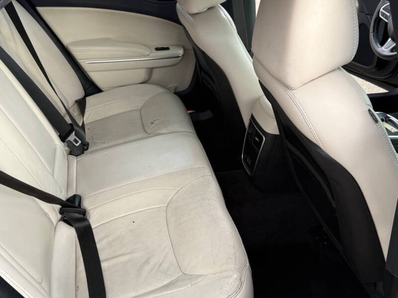 2017 Chrysler 300 Limited