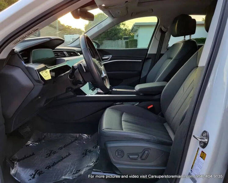 2021 Audi e-tron quattro Premium Plus