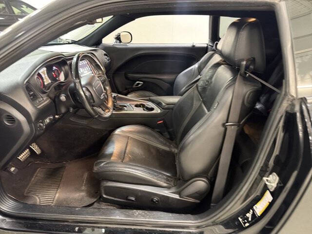 2017 Dodge Challenger SXT Plus