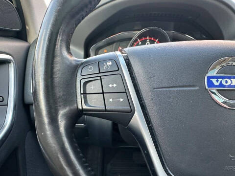 2017 Volvo XC60 T5 Dynamic