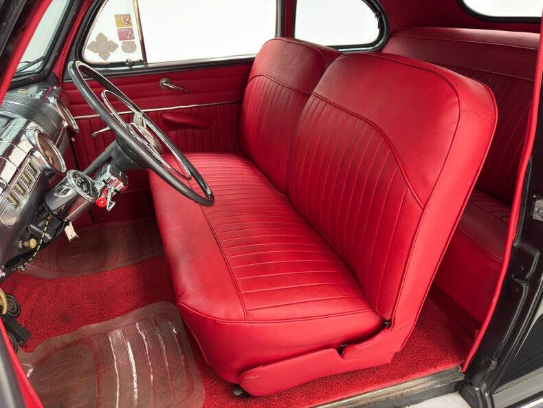 1948 Ford Super Deluxe