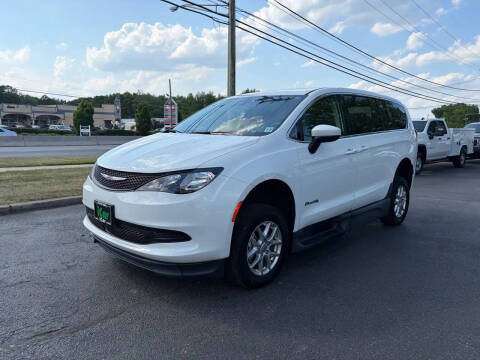 2022 Chrysler Voyager LX