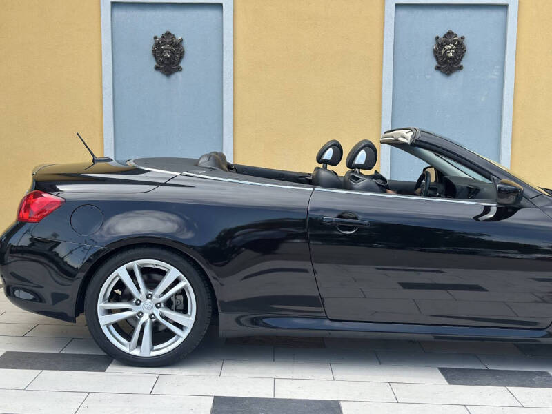 2014 INFINITI Q60 Convertible Base's photo