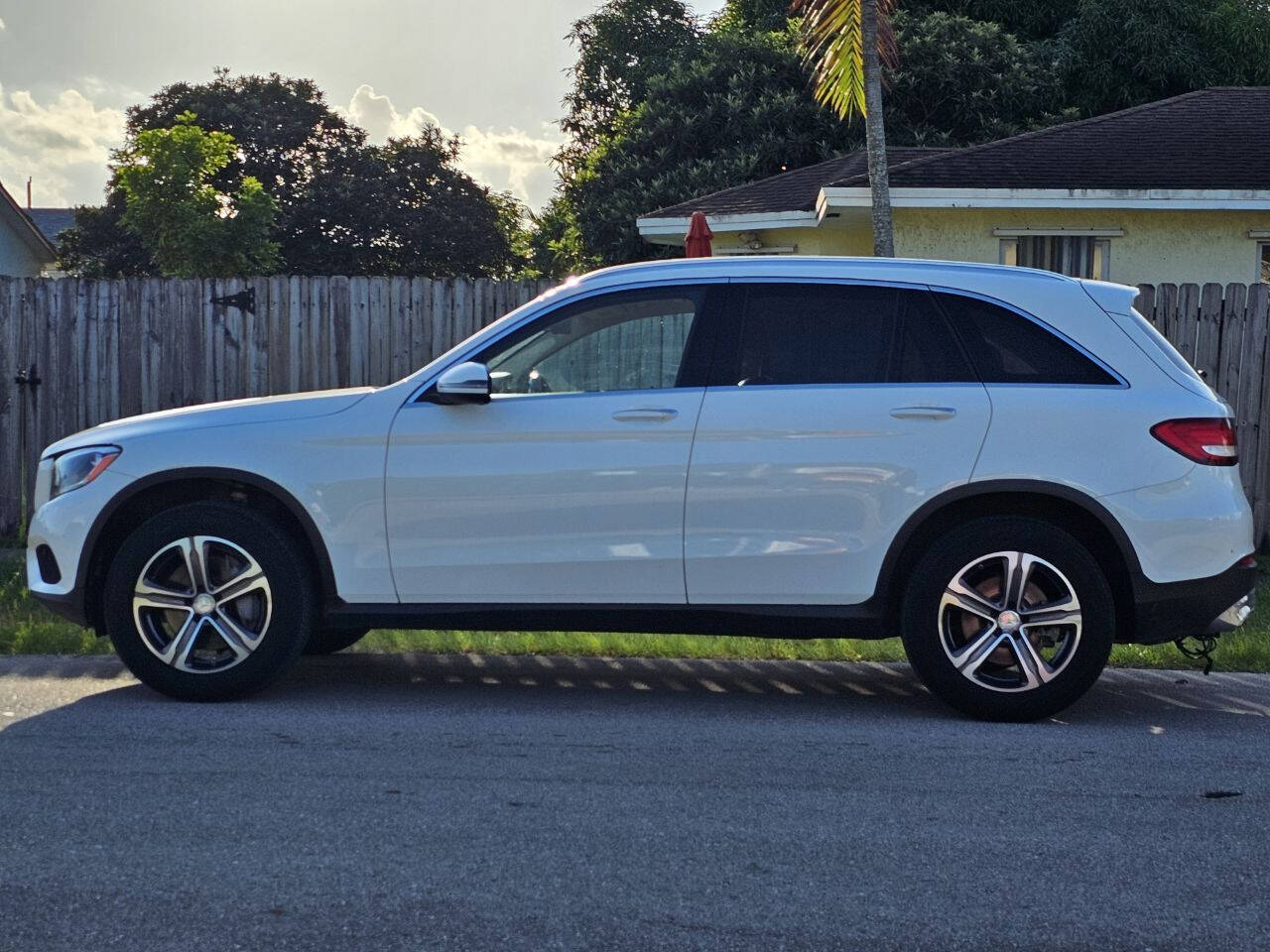 2017 MERCEDES-BENZ GLC-Class SUV / Crossover - $19,935