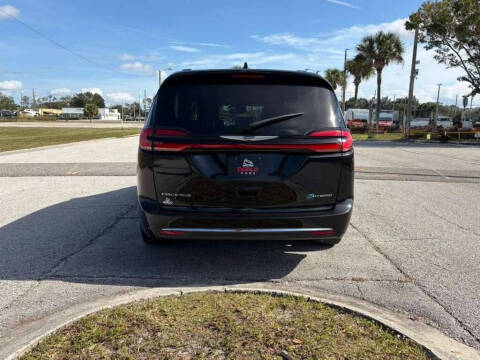 2022 Chrysler Pacifica Hybrid Touring L