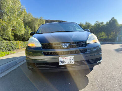 2004 Toyota Sienna LE 8 Passenger