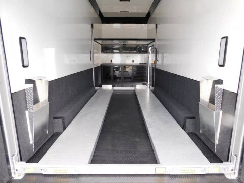 2025 United Trailers USH 28' Stacker Race Trailer L