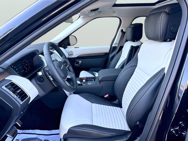 2025 Land Rover Discovery P300 Dynamic SE