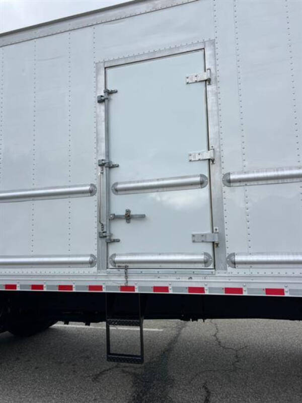 2020 Freightliner M2 106