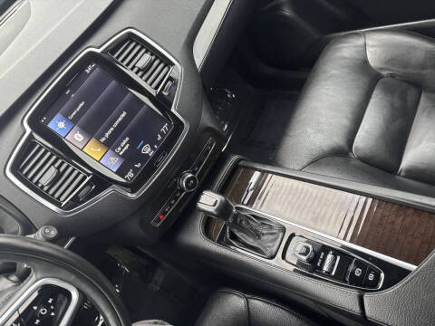 2018 Volvo XC90 T6 Momentum