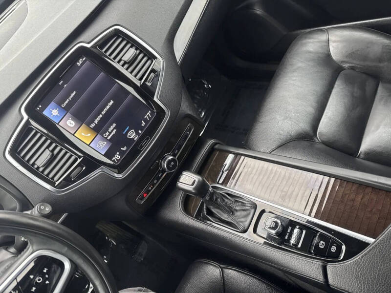 2018 Volvo XC90 T6 Momentum