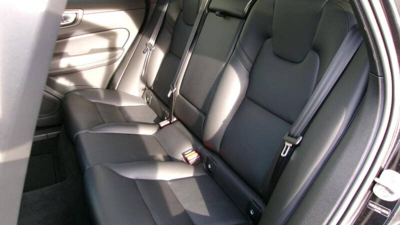 2025 Volvo XC60 B5 Core Dark Theme