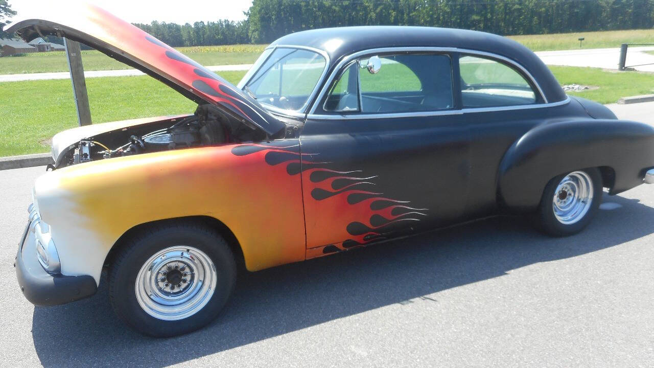 1951 Chevrolet Deluxe 2